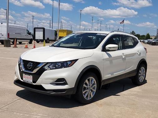 White 2020 Nissan Rogue Sport SV