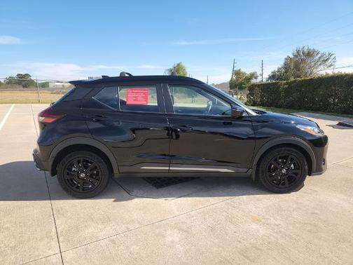 2021 Nissan Kicks SR