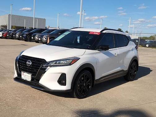 2023 Nissan Kicks SR