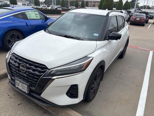 2023 Nissan Kicks SR