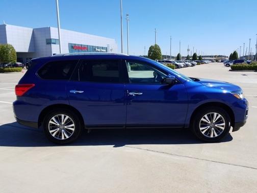Photo 3 of 3 of 2020 Nissan Pathfinder SL
