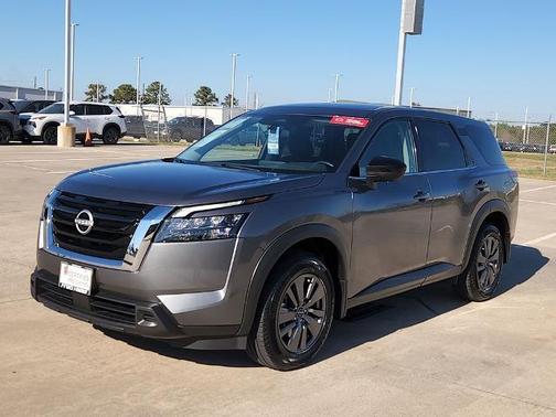2025 Nissan Pathfinder S
