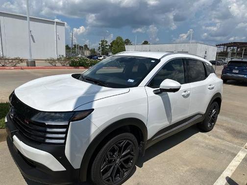 2025 Nissan Kicks SR