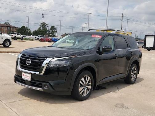 Black 2025 Nissan Pathfinder SL
