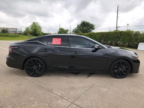 Black 2023 Nissan Maxima Platinum