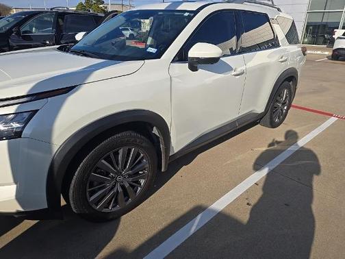 2022 Nissan Pathfinder SL