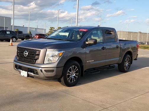 2022 Nissan Titan SV