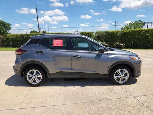 Gun Metallic 2024 Nissan Kicks S