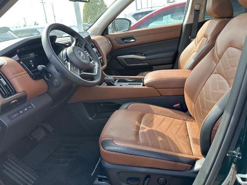 2024 Nissan Pathfinder Platinum