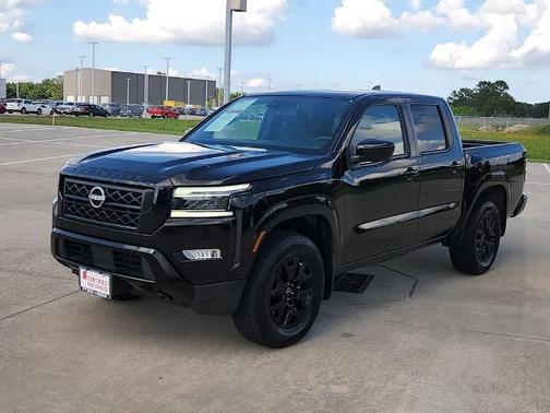 Black 2023 Nissan Frontier SV