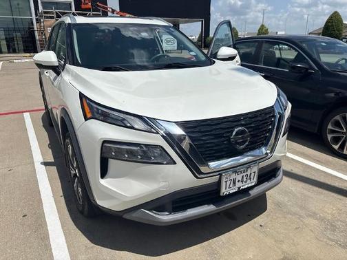 White 2021 Nissan Rogue SV