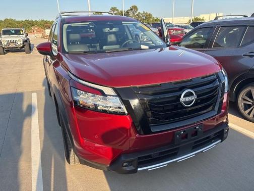 2024 Nissan Pathfinder SL