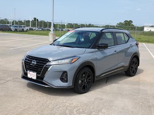 2022 Nissan Kicks SR
