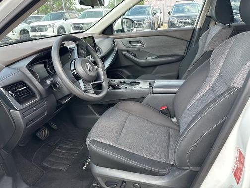 White 2021 Nissan Rogue SV