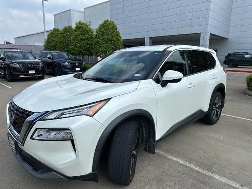 White 2021 Nissan Rogue SV