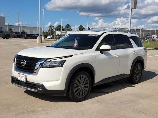2022 Nissan Pathfinder SL