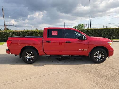 2024 Nissan Titan SV