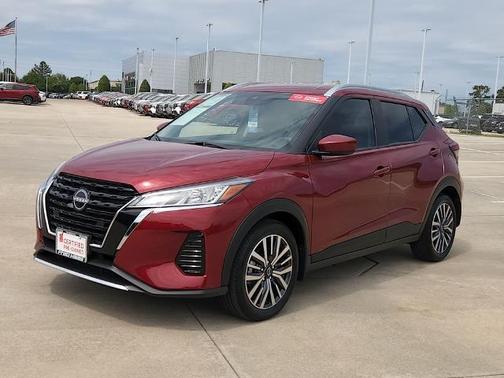 Scarlet Ember 2024 Nissan Kicks SV
