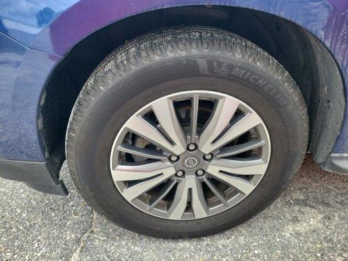 2019 Nissan Pathfinder SL