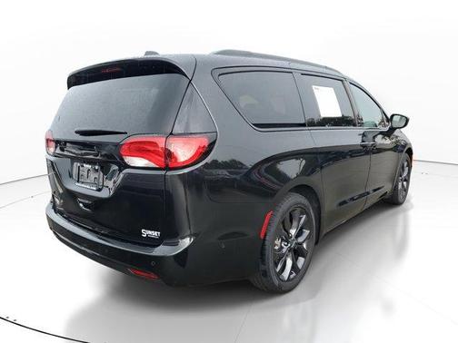 2020 Chrysler Pacifica Touring-L Plus