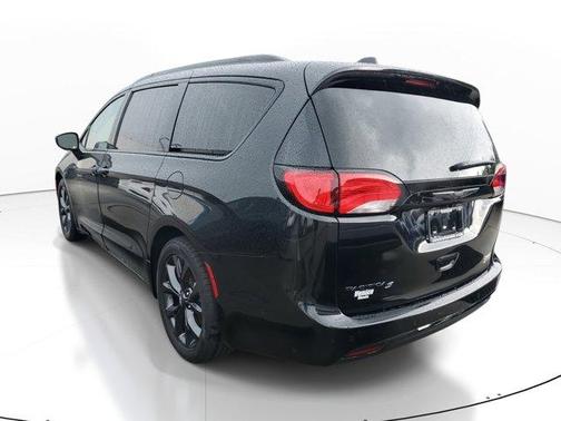 2020 Chrysler Pacifica Touring-L Plus