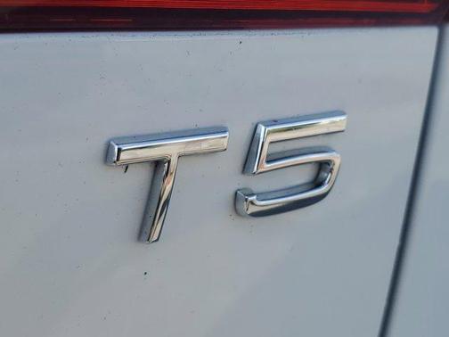 2021 Volvo XC60 T5 Momentum