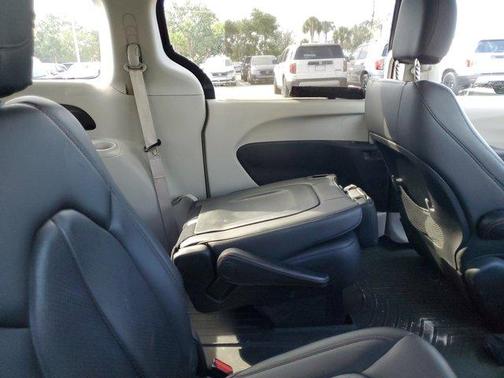 2018 Chrysler Pacifica Touring-L
