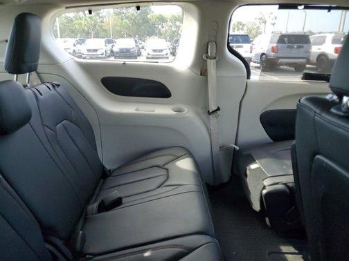 2018 Chrysler Pacifica Touring-L