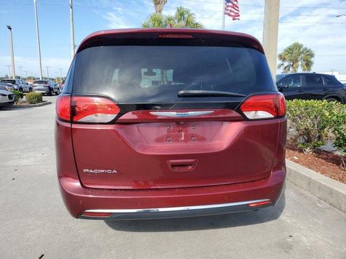 2018 Chrysler Pacifica Touring-L