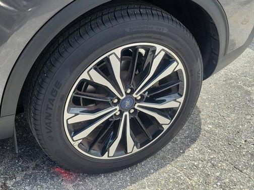 Carbonized Gray Metallic 2022 Ford Escape SE