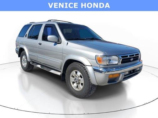 1999 Nissan Pathfinder LE
