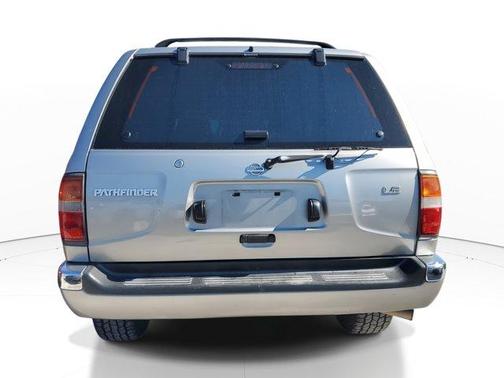 1999 Nissan Pathfinder LE