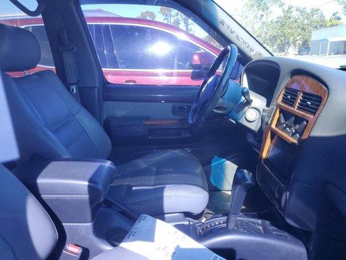 1999 Nissan Pathfinder LE
