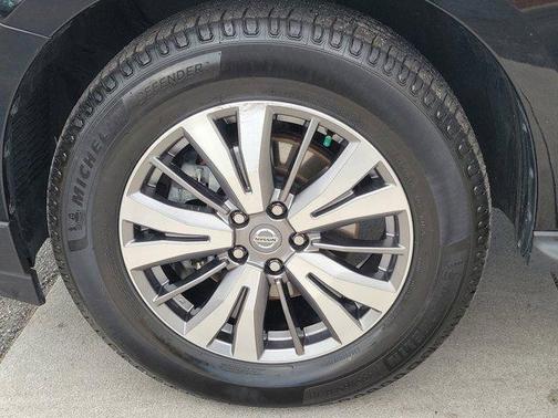 2019 Nissan Pathfinder SL