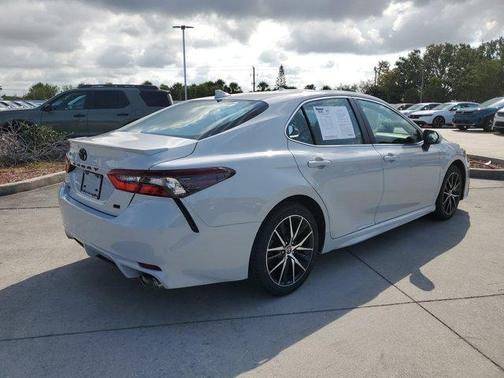 2022 Toyota Camry SE