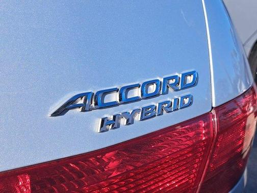 2005 Honda Accord Hybrid IMA w/Navigation System (A5)