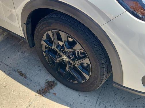 White 2023 Honda HR-V Sport
