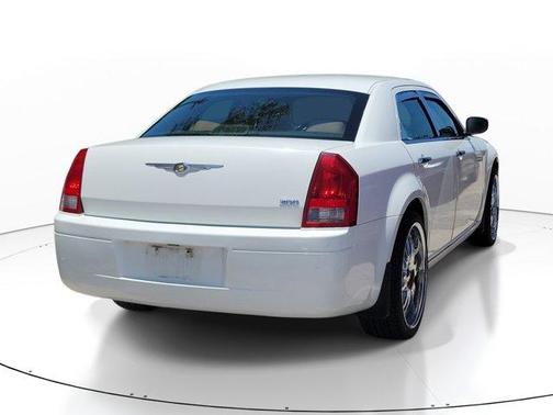 Cool Vanilla 2007 Chrysler 300 Base