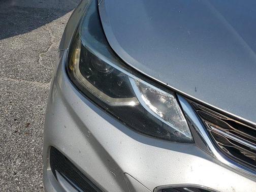 Silver Ice Metallic 2017 Chevrolet Cruze Premier