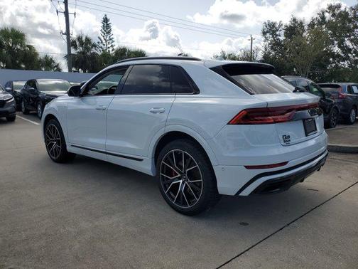 2022 Audi Q8 55 Premium Plus