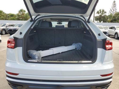 2022 Audi Q8 55 Premium Plus