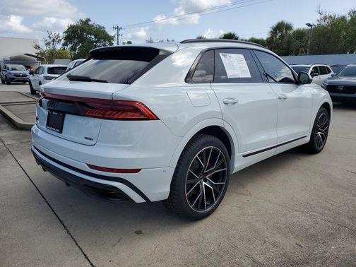 2022 Audi Q8 55 Premium Plus