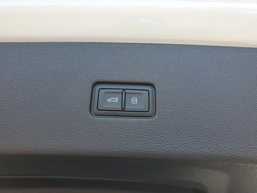2022 Audi Q8 55 Premium Plus