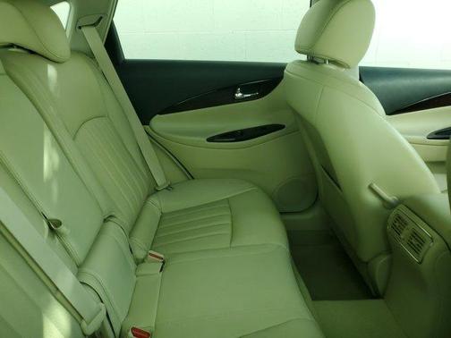 2016 INFINITI QX50 Base