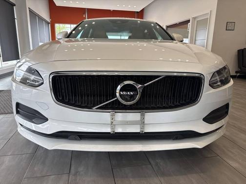 Crystal White Metallic 2018 Volvo S90 T5 Momentum