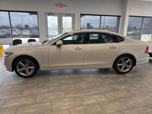 Crystal White Pearl Metallic 2018 Volvo S90 T5 Momentum