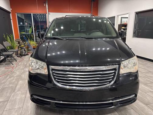 2013 Chrysler Town & Country Touring