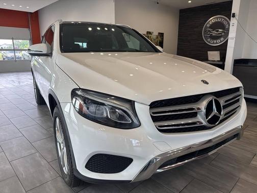 White 2018 Mercedes-Benz GLC 300 4MATIC SUV