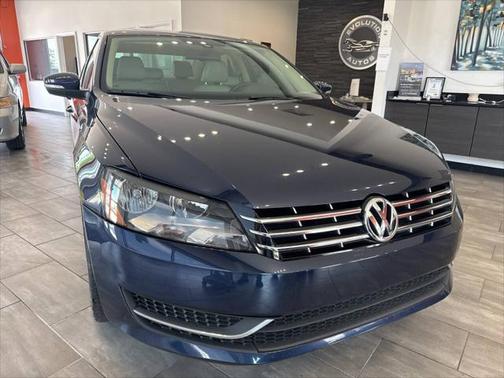 2014 Volkswagen Passat 1.8T Auto SE w/Sunroof & Nav