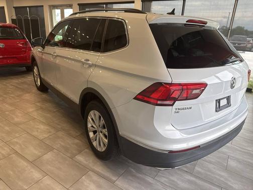 Pure White 2018 Volkswagen Tiguan 2.0T SE